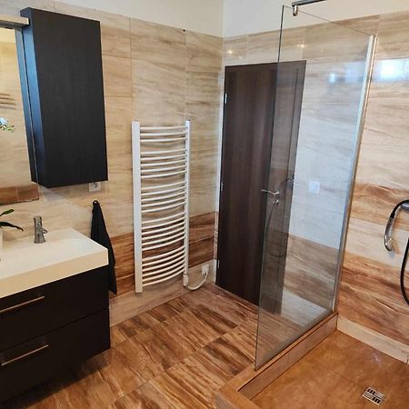 Apartman Dominika Apartment Rovinka ภายนอก รูปภาพ